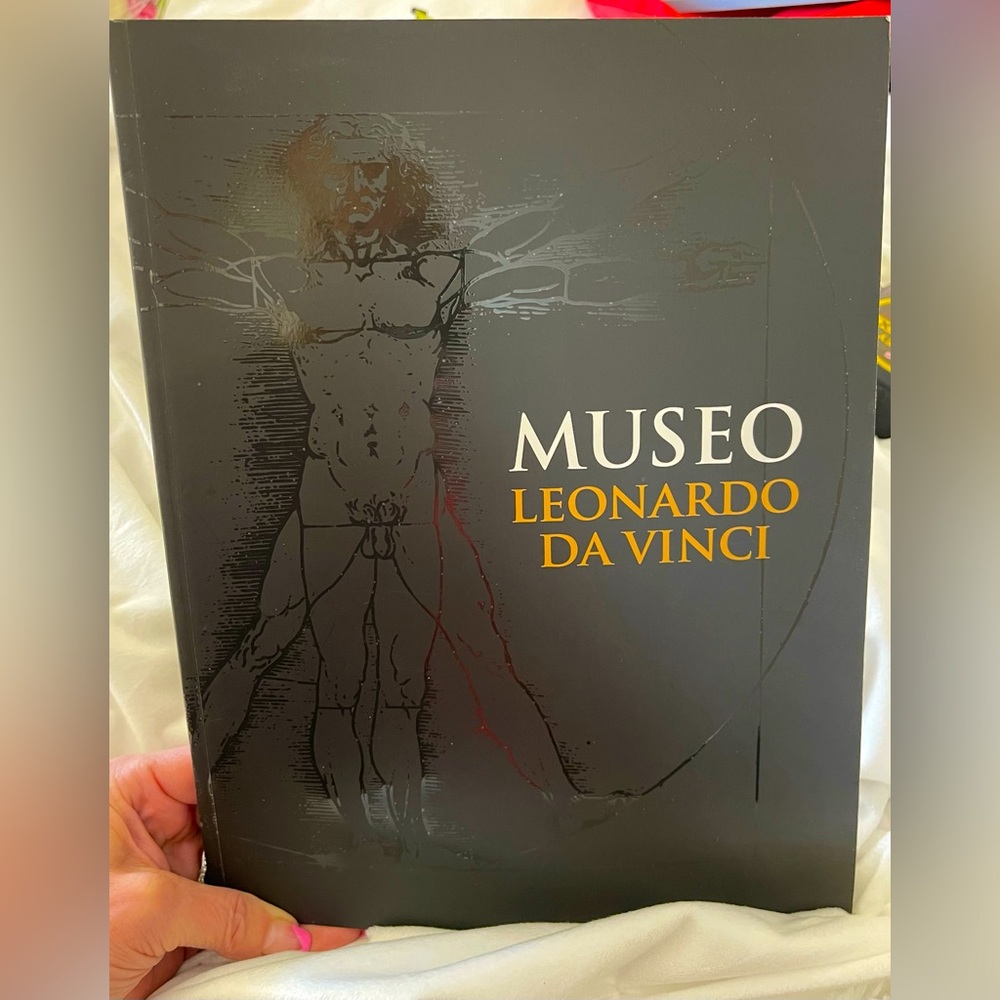 Leonardo Da Vinci Museum Soft Cover Book in Italian Language